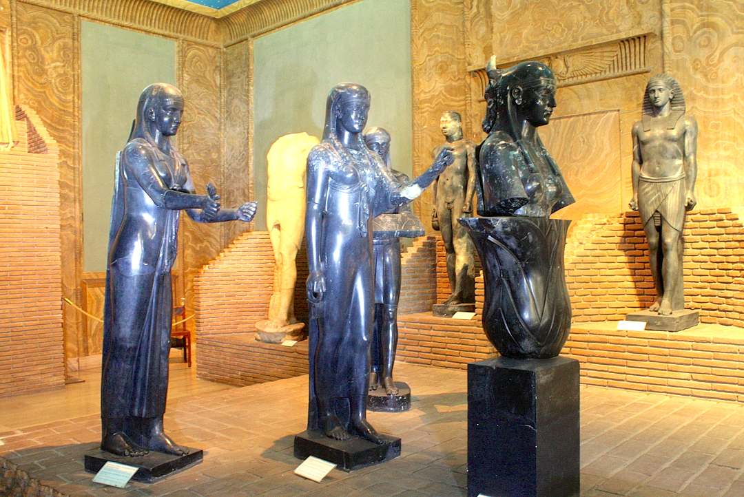 gruppo statue eigizie 2509.jpg